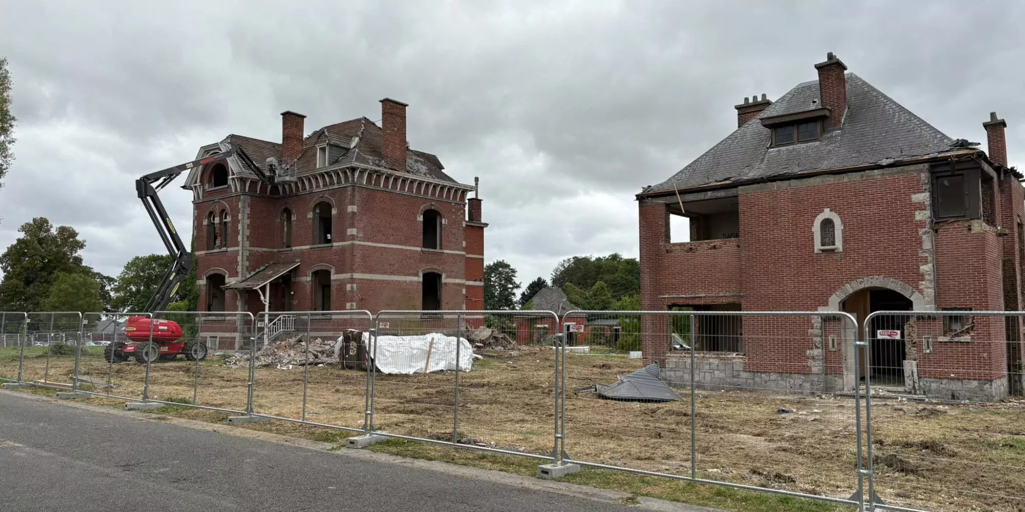 Tournai — Démolition et tri de 3 maisons